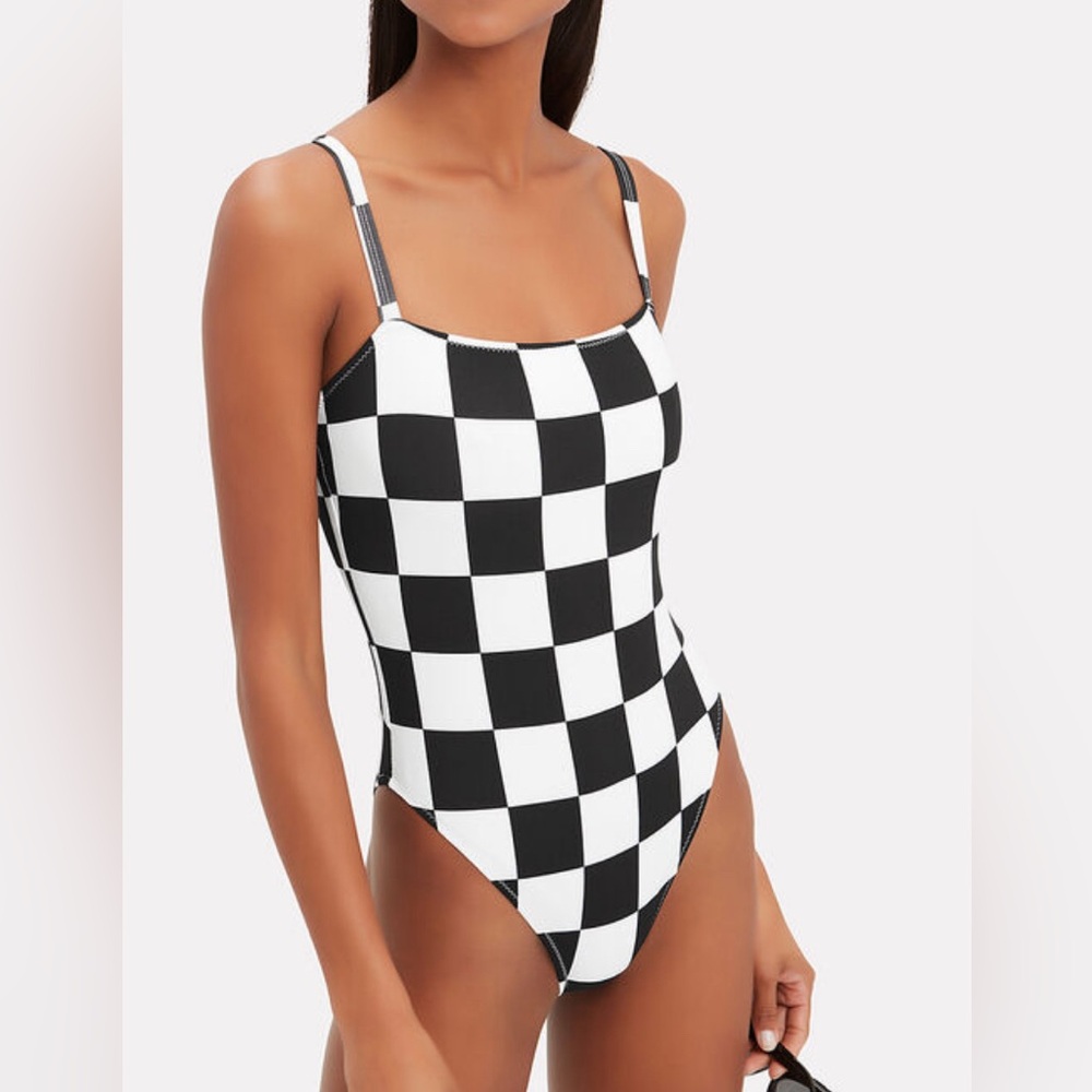 SOLID & STRIPED
Malibu One Piece Swimsuit XS